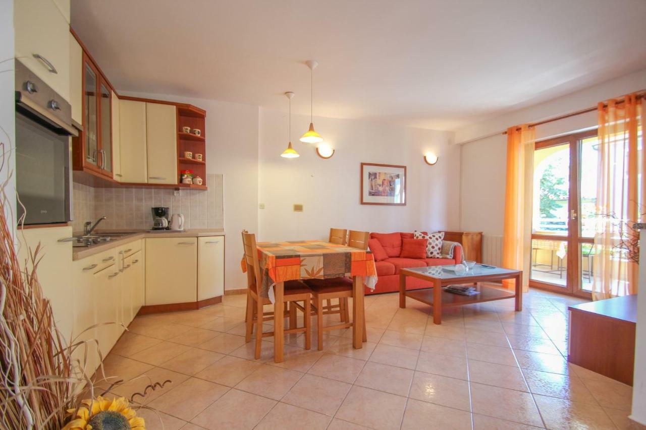 Appartement Alenka Orange à Novigrad Istria Extérieur photo