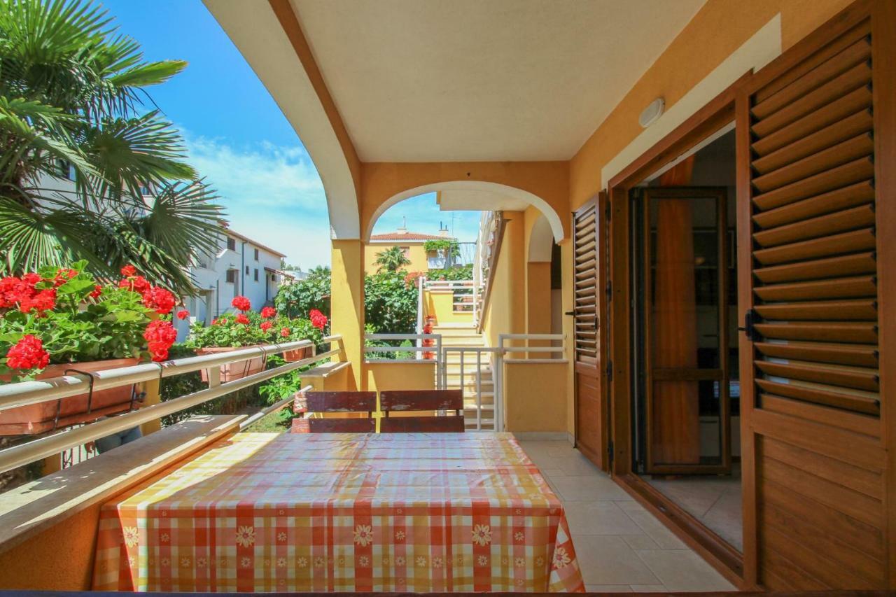 Appartement Alenka Orange à Novigrad Istria Extérieur photo