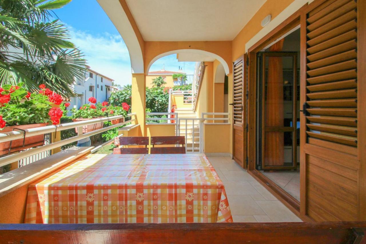 Appartement Alenka Orange à Novigrad Istria Extérieur photo